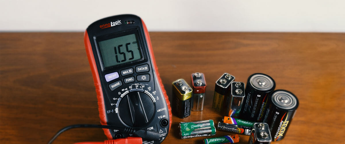How can multimeter test batteries, fuses, and other electrical components?