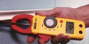 How Does a Clamp Meter Work? And When To Use It?